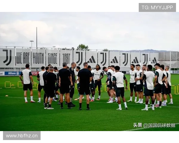 尤文图斯边路威胁不足影响进攻效率,中路依赖问题对战术多样化提出考验。 尤文图斯边路威胁不足影响进攻效率,中路依赖问题对战术多样化提出考验。