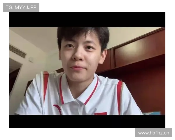 杨舒予私下竟然这样穿，感觉篮球场上的她认真的吗？