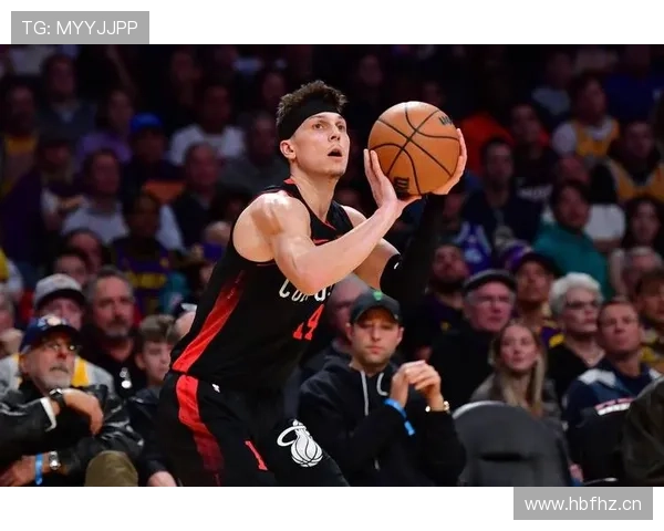 泰勒·希罗利用挡拆提升三分效率，拉开与队友得分差距